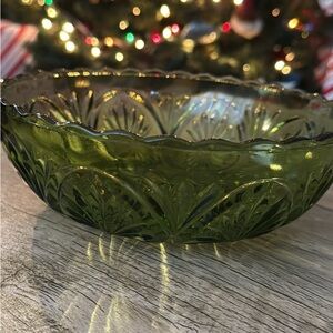 Anchor Hocking Star and Cameo Medallion Green Pressed Glass Dish